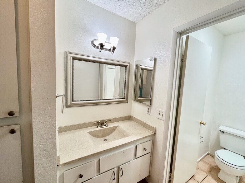 Building Photo - 4747 Nara Vista Way