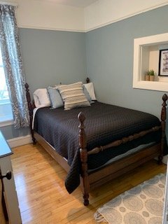 Building Photo - 423 E Portage Ave