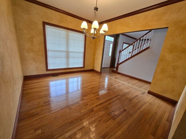 Building Photo - 4 Bedroom Home in Bloomington's East Side
