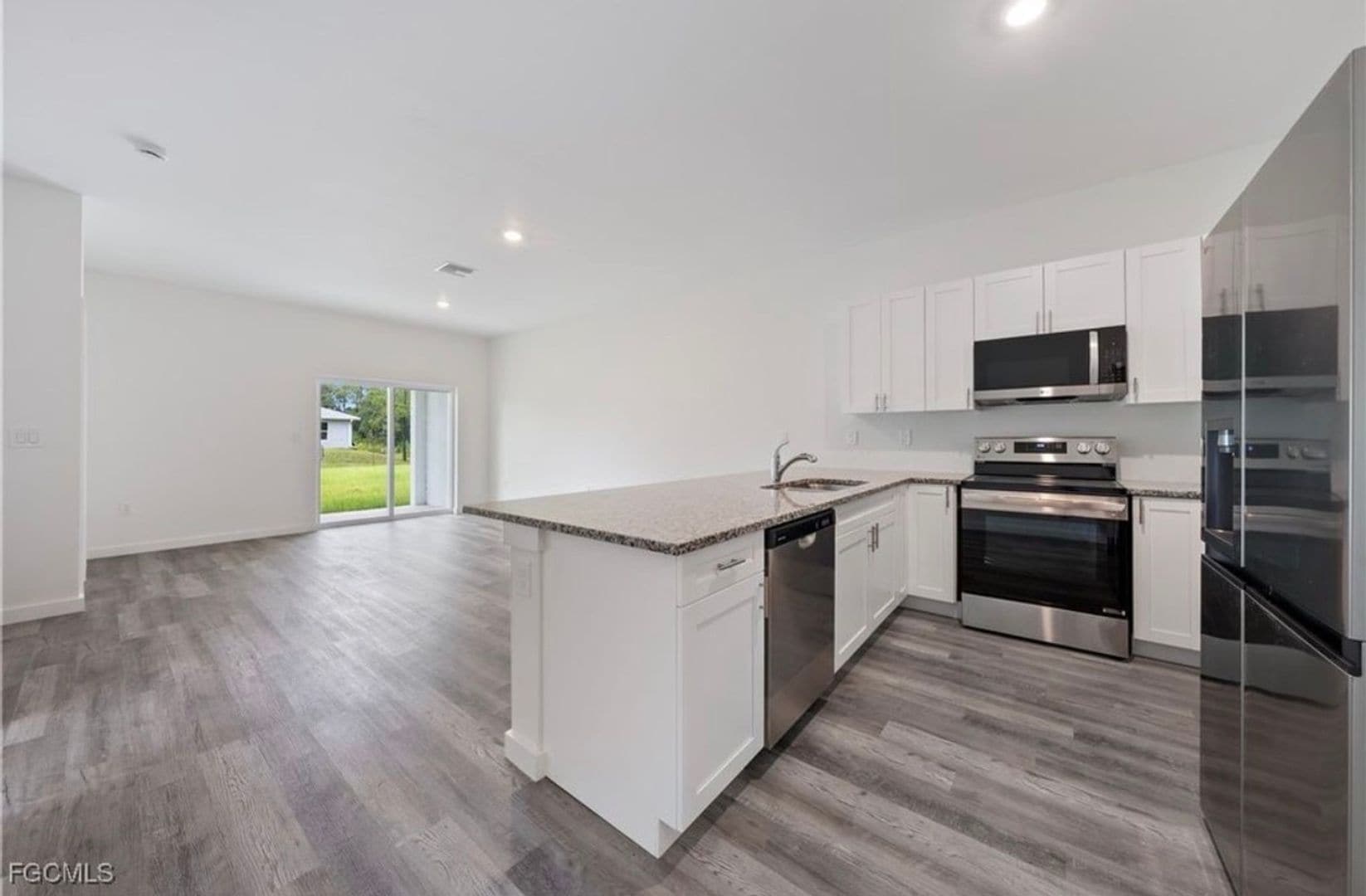 Building Photo - 1027 Meadows Rd