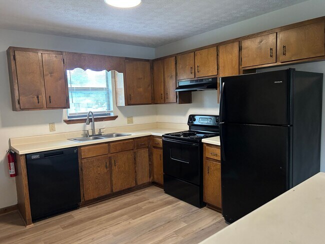 Building Photo - 109/111 Deer Creek Ct