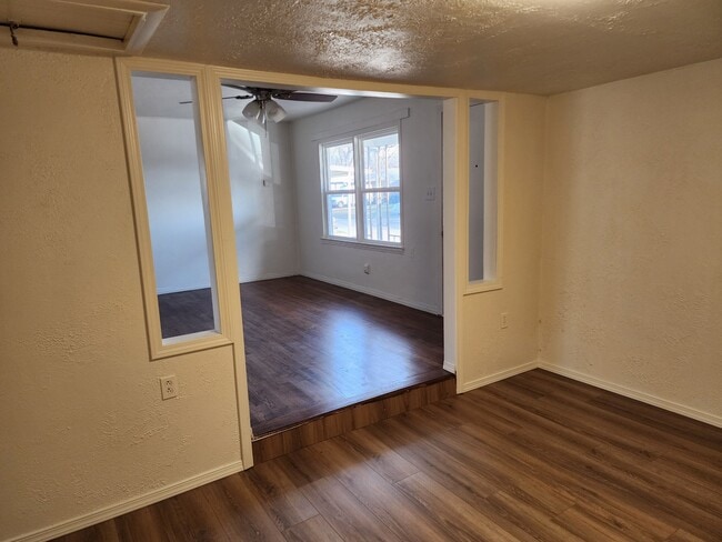 Building Photo - 1017 S Holly Dr