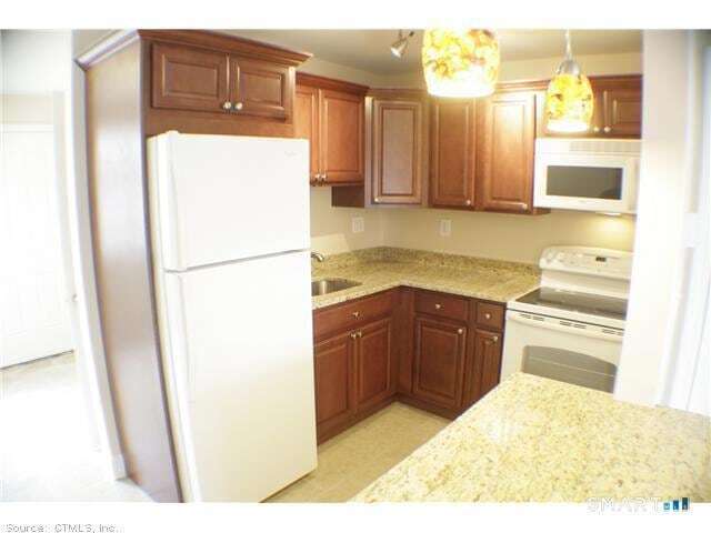 Building Photo - 95 E Grand Ave