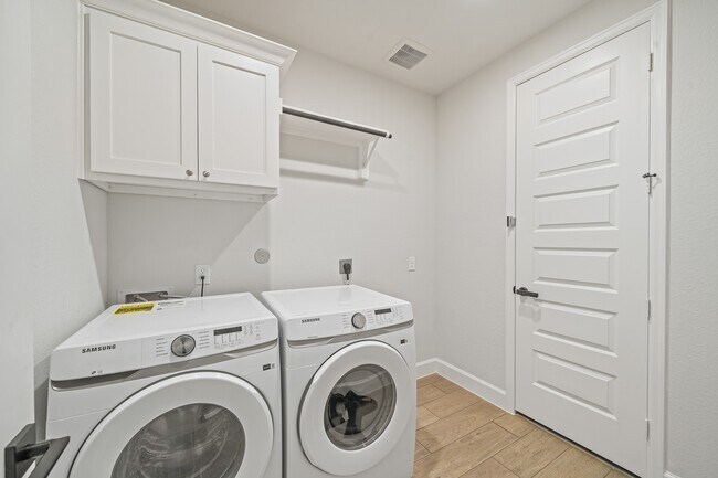 Building Photo - 31219 Star Lndg Rd