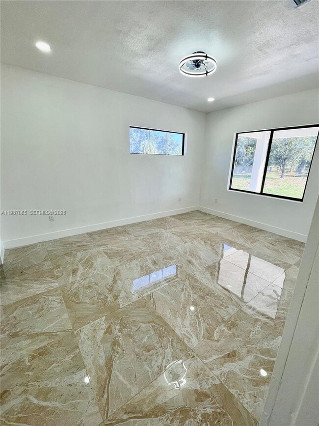 Building Photo - 435 N Quebrada St