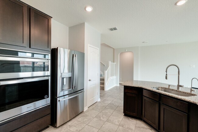 Building Photo - 118 Kyle Cove
