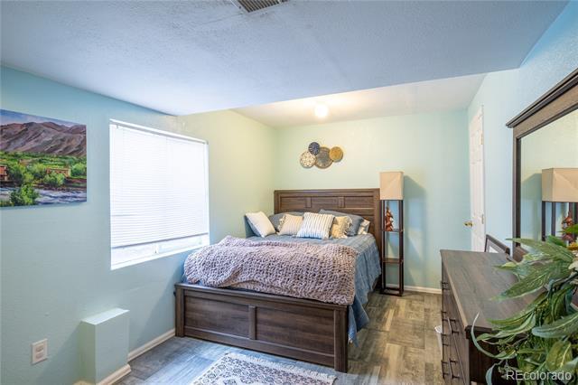 Building Photo - 857 Regent Ct