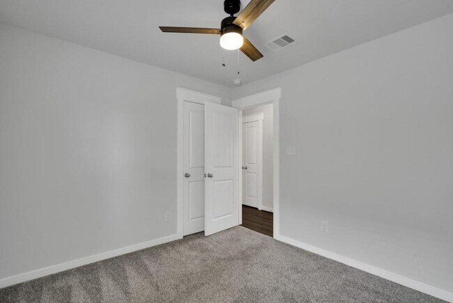 Building Photo - 40843 Mostyn Hill Dr