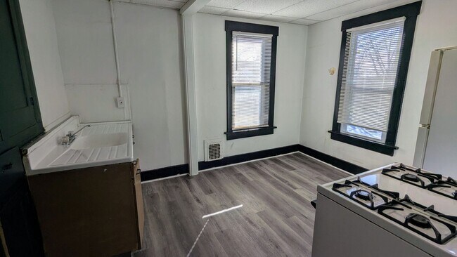 Building Photo - Schonfeld Holdings, LLC (916 6th St)