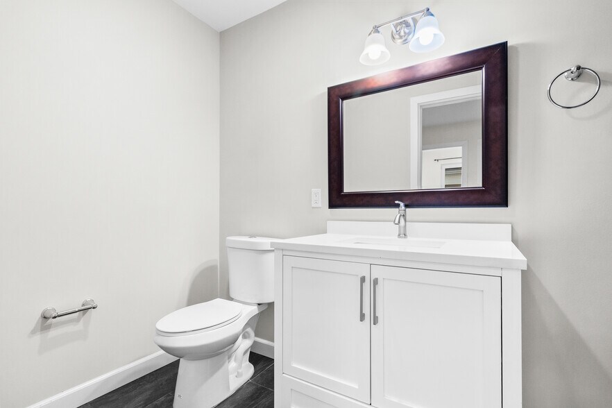 Full Bath 3 - 71 Saint Marys Pl