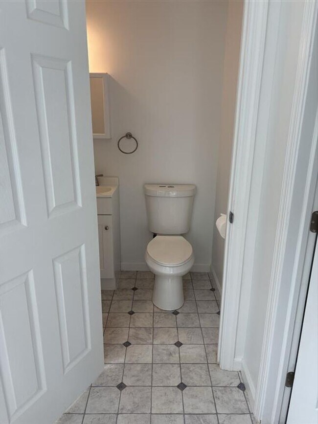 Building Photo - Newly Remodeled house - Available now