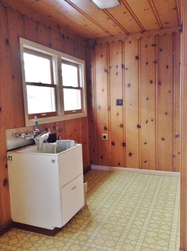 Building Photo - Lovely 3 Bedroom 2 Bath Single Story in Hollister