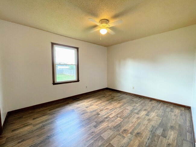 Building Photo - 112 Hazelwood Dr
