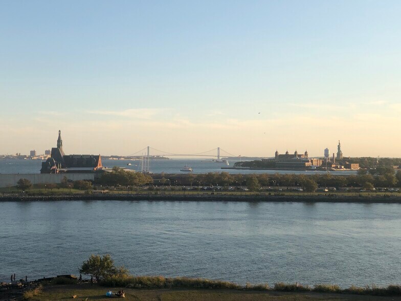 Building Photo - 25 Hudson St