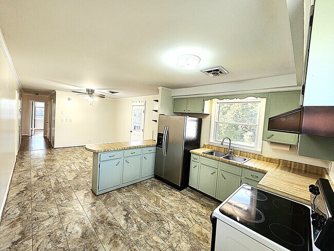 Building Photo - 139 Saratoga Dr