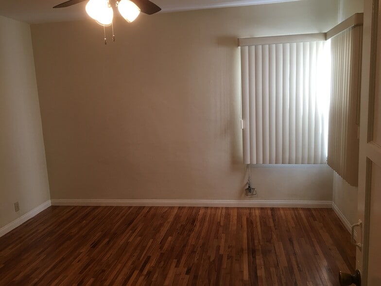 Building Photo - 10639 Ayres Ave