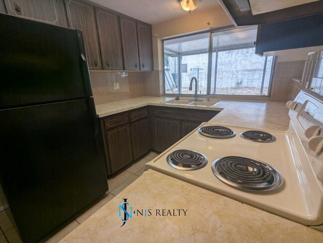 Building Photo - Section 8 available: 2/2 over 1048sf with ...