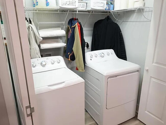 Building Photo - 8625 Marlin Pl