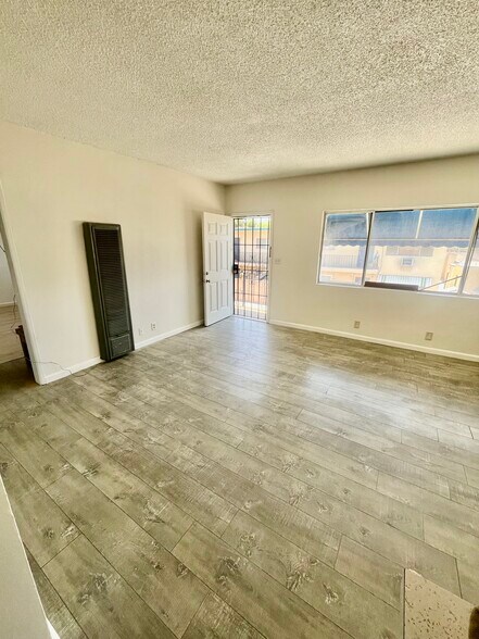 Living room - 1018 E 32nd St