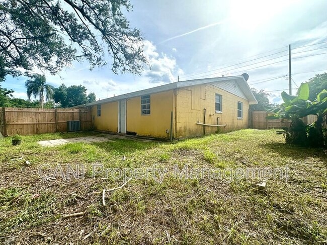 Building Photo - 2437 S Mills Ave