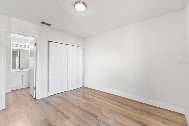 Building Photo - 5606 Blue Shadows Ct