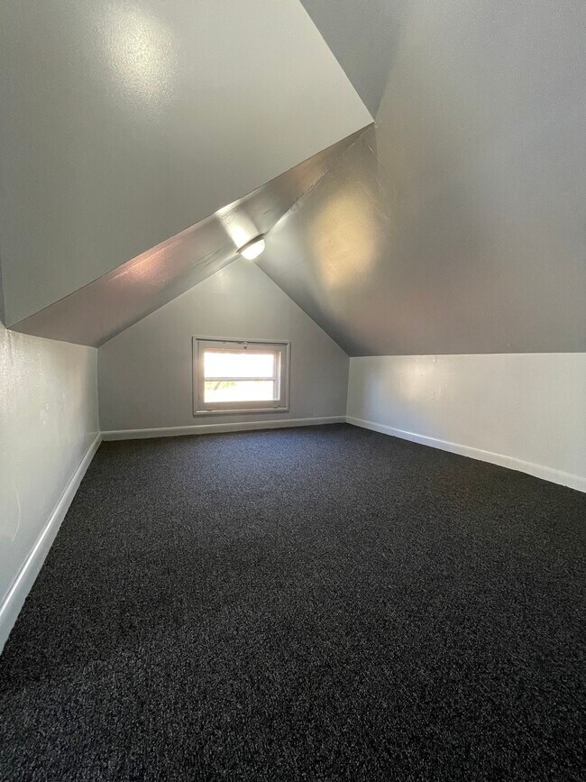 Building Photo - 404 Scammel St