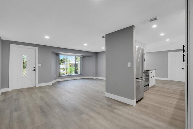 Building Photo - 4645 Hunter Ridge Dr