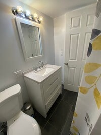 Building Photo - 105 Green Dr