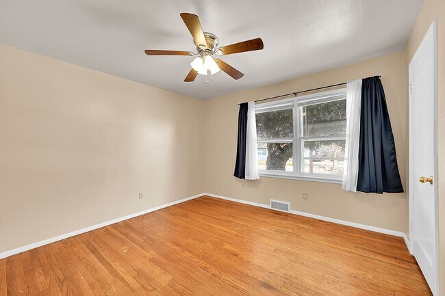 Building Photo - 2317 De Soto Rd