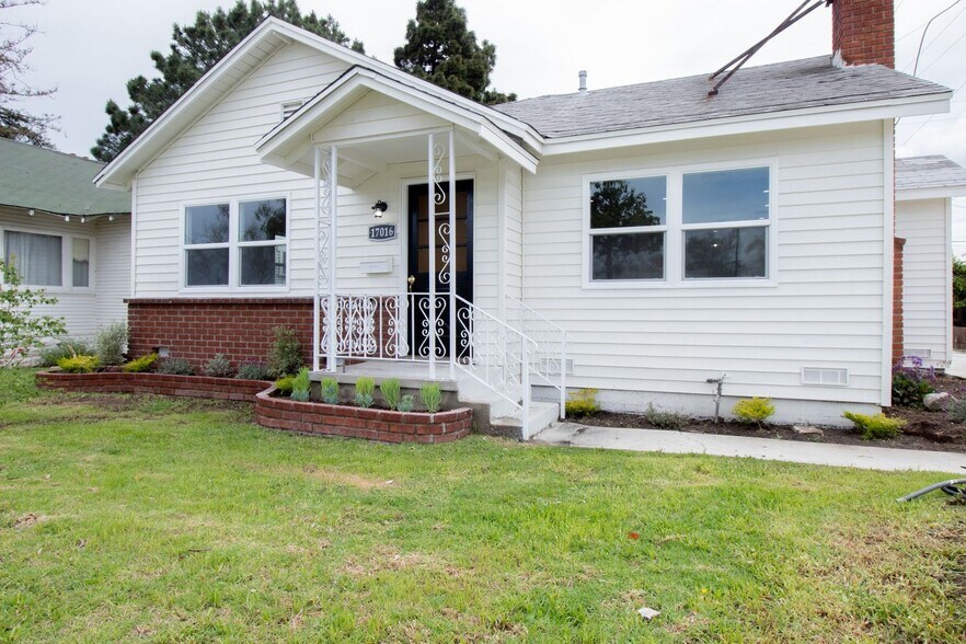 Building Photo - 17016 Van Ness Ave