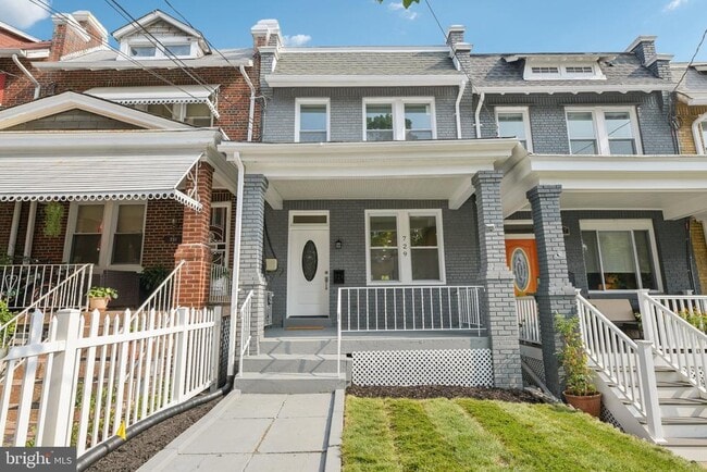 Building Photo - 729 Madison St NW