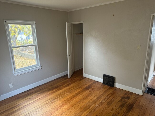 Building Photo - Great little home without the high price!