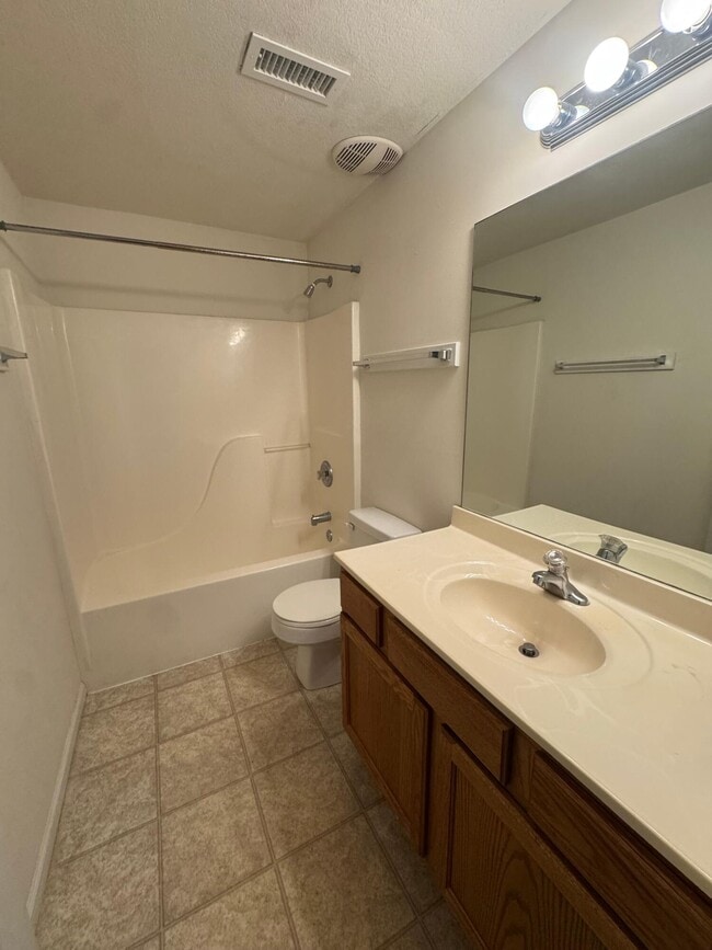 Building Photo - 3410 E St Charles Rd