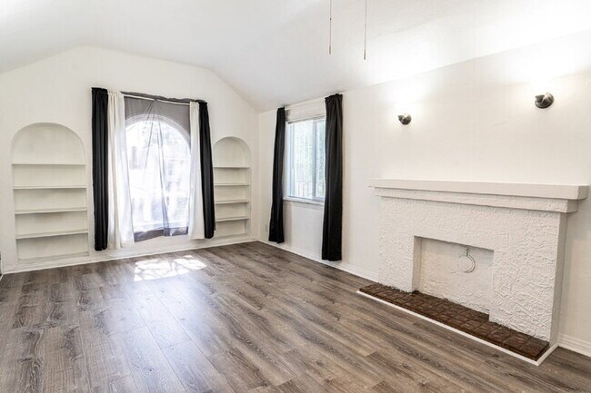 Building Photo - 6765 Lemon Ave