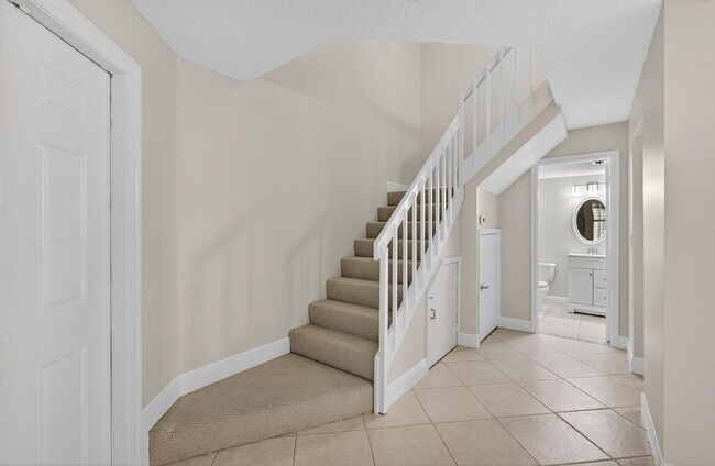 Building Photo - 246 Seabreeze Cir