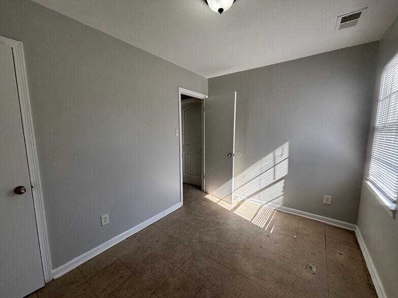 Building Photo - 2551 Dakar Ave