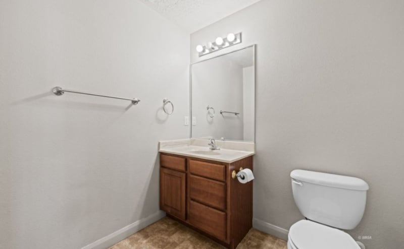 Building Photo - 767 Moss Dr