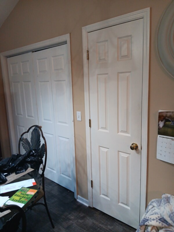 Building Photo - 5824 Pine Lake Dr