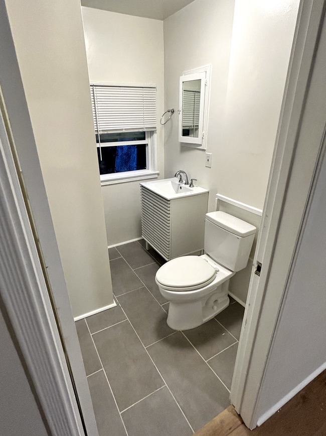 Building Photo - Charming 1 Bedroom House in Venice with Patio and W& D in unit !!! All Utilities Included !!!