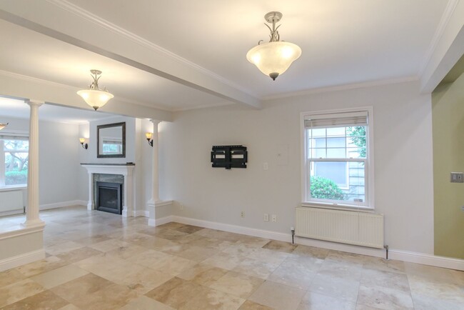 Building Photo - 3bd/1.75ba Seattle Home