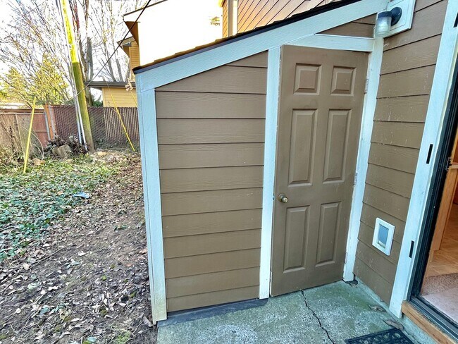 Building Photo - KOVSO01