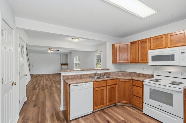 Building Photo - 1713-1715-1715 Louise Cir