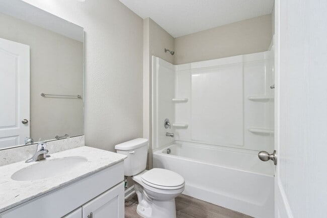 Building Photo - Modern 4BR Home with 3 Full Baths in River Glen | Screened Porch & Resort-Style Amenities