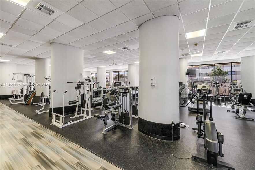 Building Photo - 1800 NE 114th St