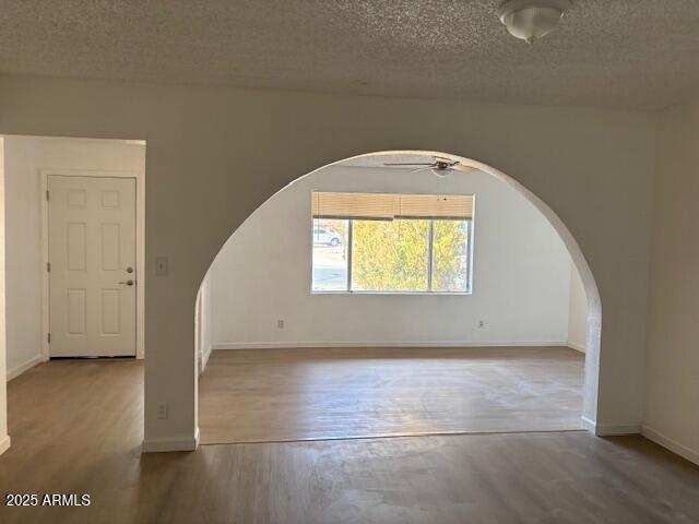 Building Photo - 1329 W Kiowa Ave