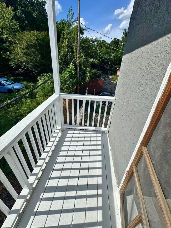 Building Photo - 548 Radnor Ave
