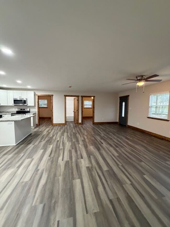 Building Photo - Walland 37886 - Fully remodeled 3 bedroom, 2 bath home located in the foothills of the Smoky Moun...