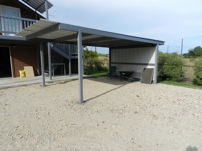 Building Photo - 2/2 Stone Stand Alone Apartment - RV HOOK ...