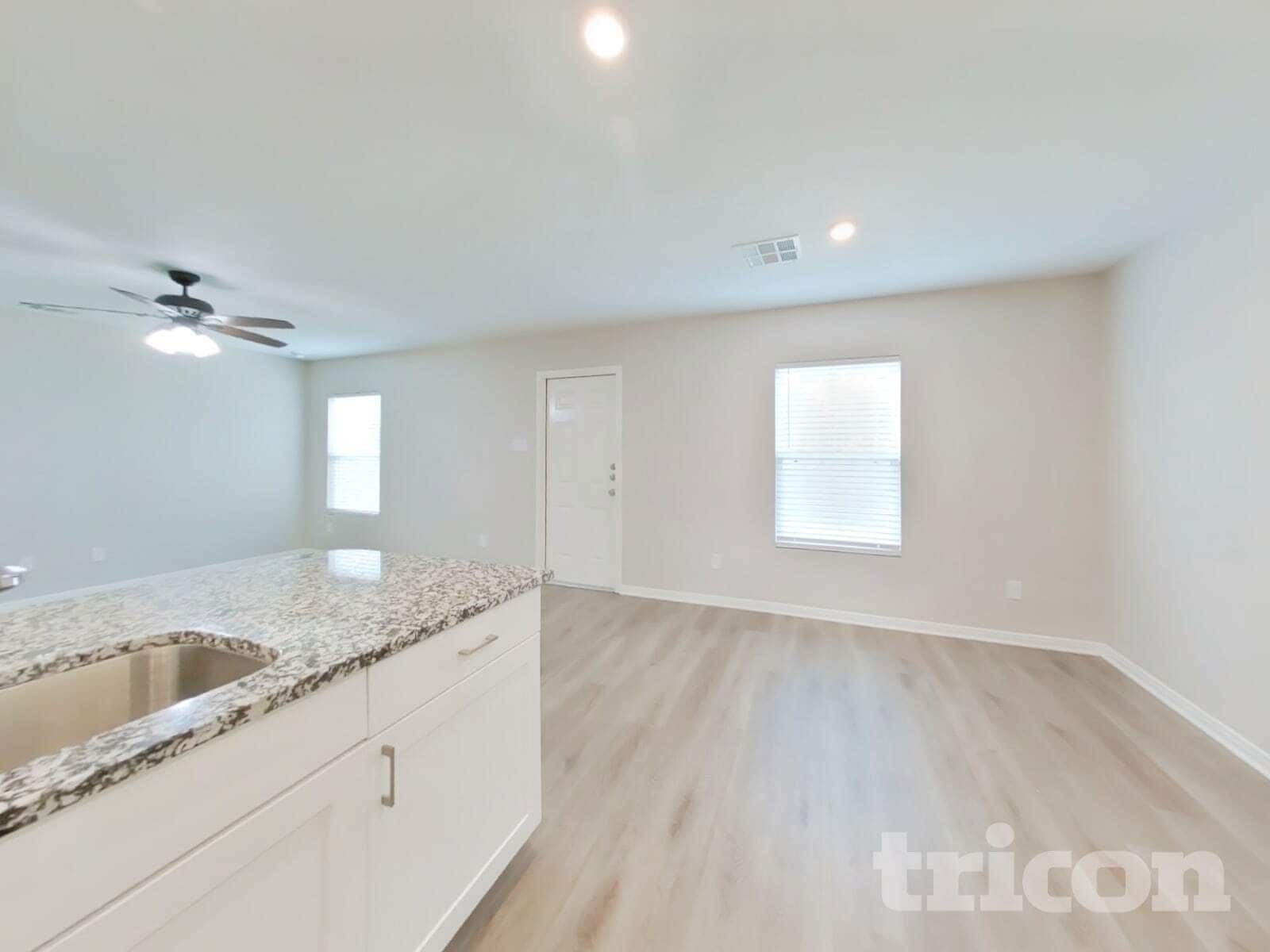 Building Photo - 10122 Cerritos dr