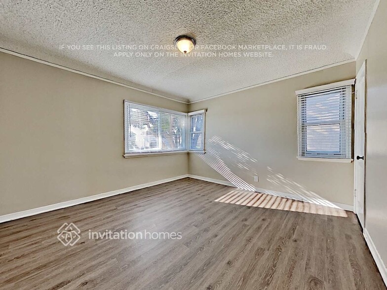 Building Photo - 8712 S 11th Ave